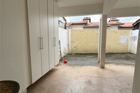 Casa à venda com 3 quartos, sendo 1 suíte, no condomínio New Village, Cotia - SP