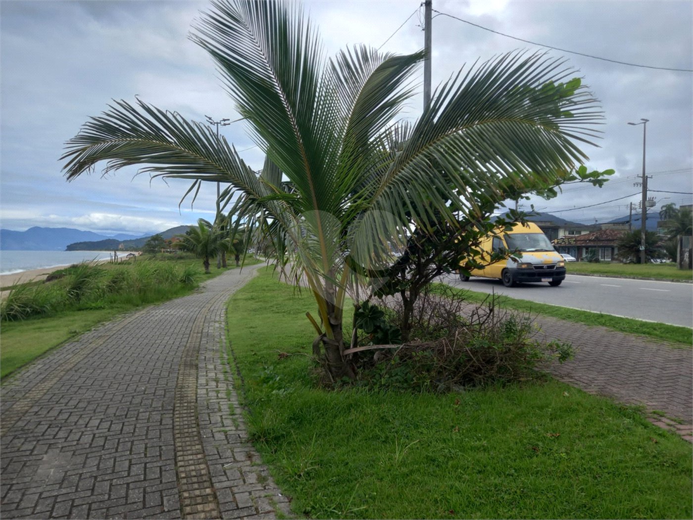 Sobrado à venda com 2 quartos, sendo 1 suíte, em Estância Balneária Hawai, Caraguatatuba, SP