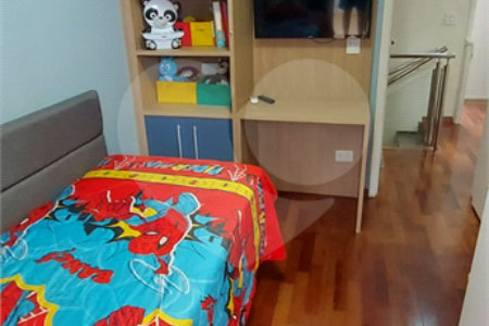 Casa à venda com 3 quartos, sendo 1 suíte, no condomínio Ville Resedá, São Paulo - SP