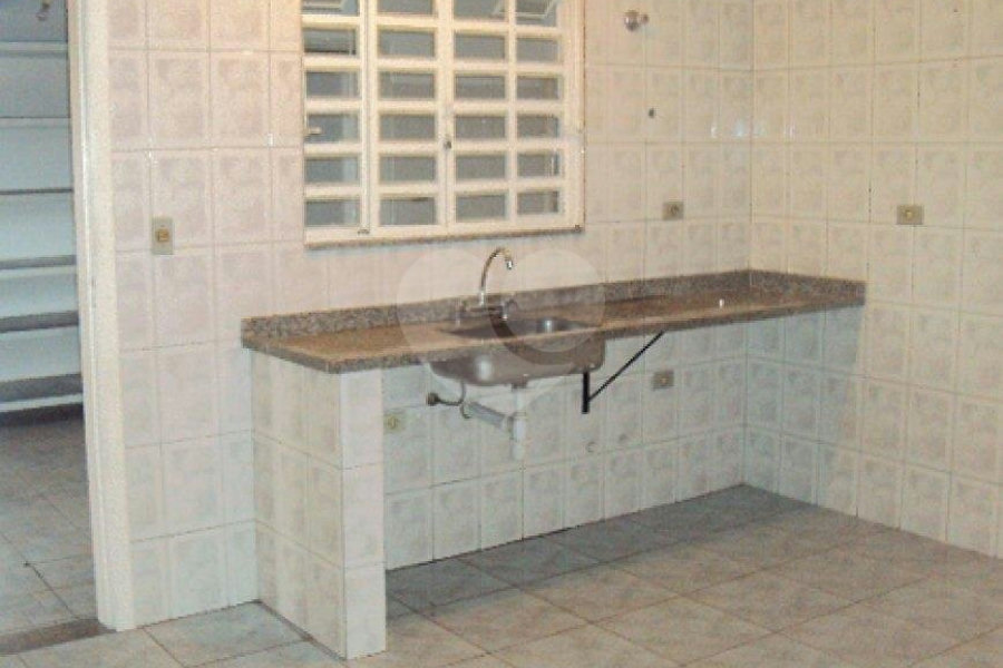 Sobrado à venda com 4 quartos em Parada Inglesa, São Paulo, SP
