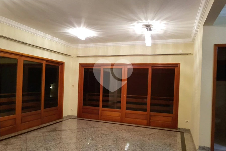 Casa à venda com 4 quartos, sendo 2 suítes, no condomínio Alpes da Cantareira, Mairiporã - SP