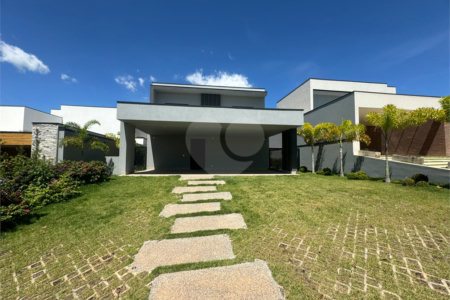 Casa à venda com 4 suítes no condomínio Villas do Golf, Itu - SP