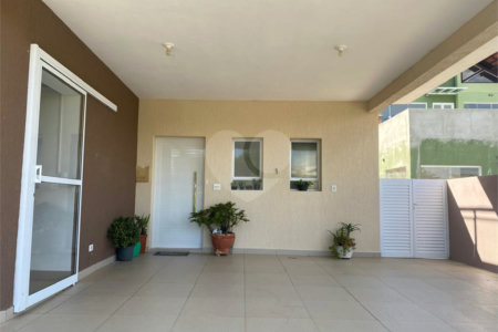 Casa à venda com 3 quartos, sendo 1 suíte, no condomínio Terras de Santa Adelia, Vargem Grande Paulista - SP