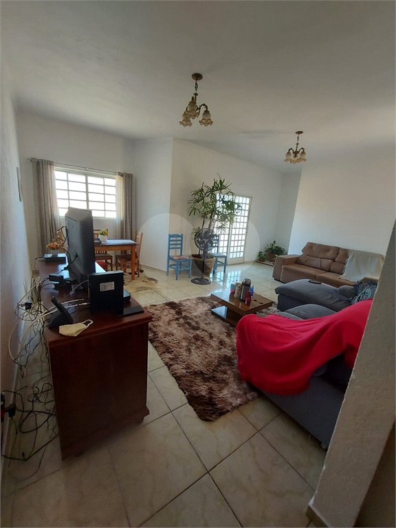 Sobrado à venda com 3 quartos, sendo 2 suítes, em Jardim Alvinópolis, Atibaia, SP