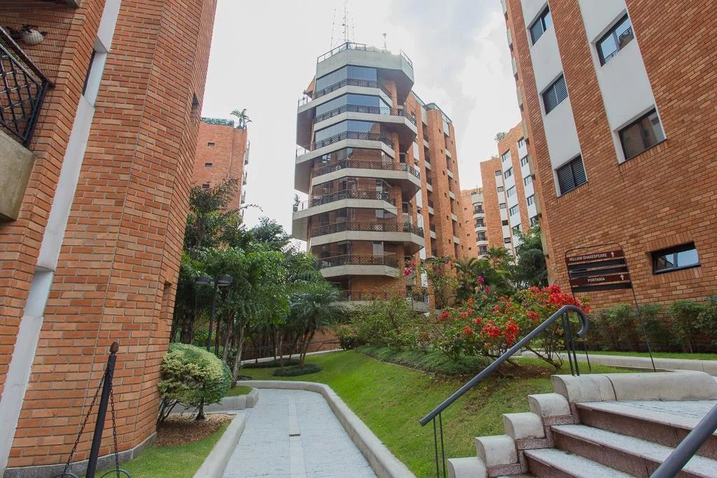 Apartamento para alugar com 5 quartos, sendo 3 suítes, em Vila Ida, São Paulo, SP