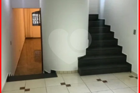 Sobrado à venda com 3 quartos, sendo 1 suíte, em Ferreira, São Paulo, SP