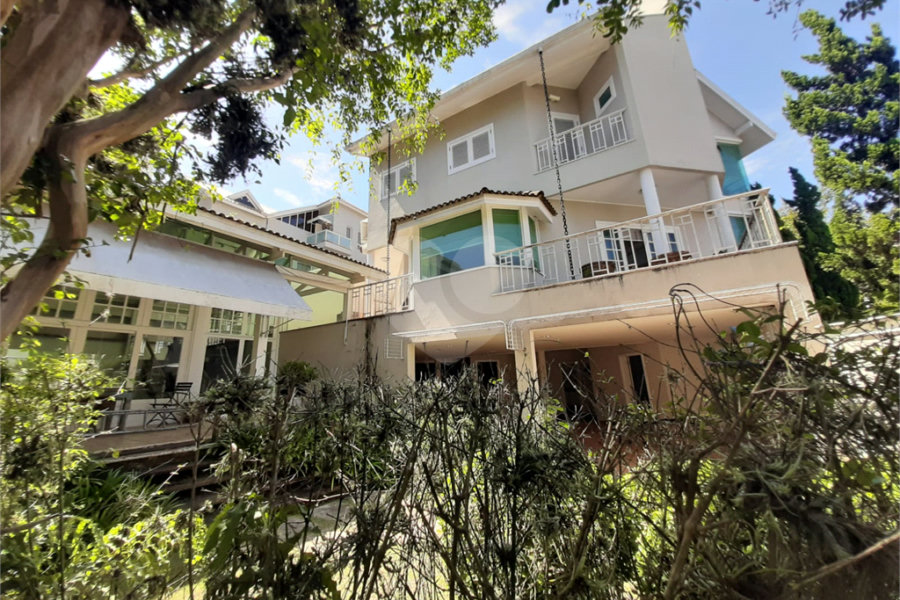 Casa à venda com 3 suítes no condomínio Chácara Francesa, São Paulo - SP