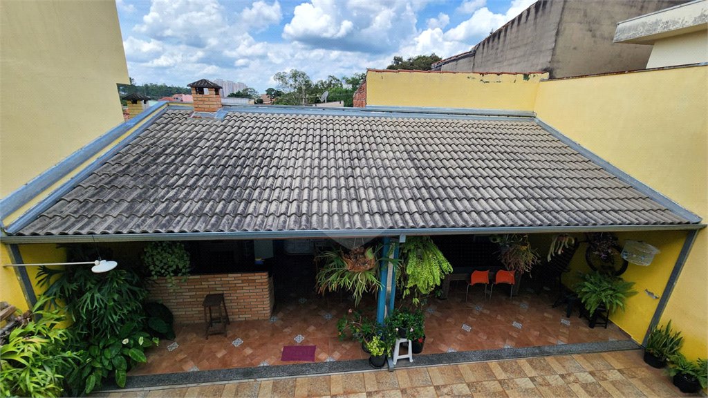 Sobrado à venda com 4 quartos, sendo 1 suíte, em Vila Romão, Salto, SP