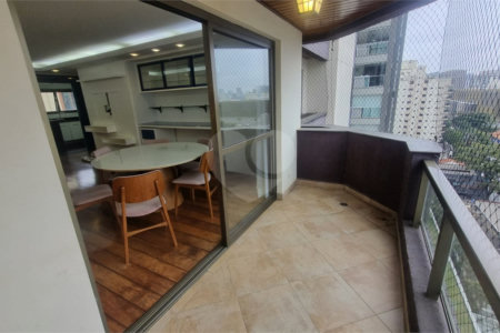 Apartamento à venda com 3 quartos, sendo 1 suíte,  em Indianópolis, São Paulo, SP