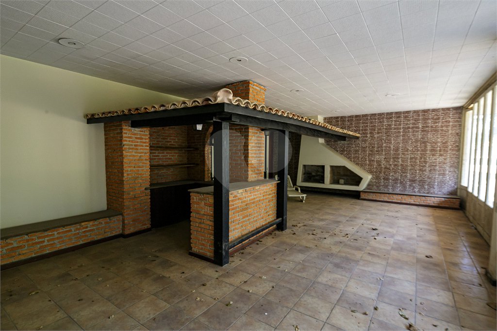 Casa à venda com 5 quartos, sendo 3 suítes, no condomínio Chácara Flora, São Paulo - SP