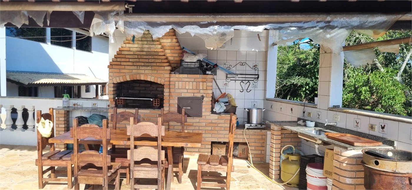 Casa à venda com 7 quartos, sendo 4 suítes, no condomínio Residencial Ypeville, Mairiporã - SP