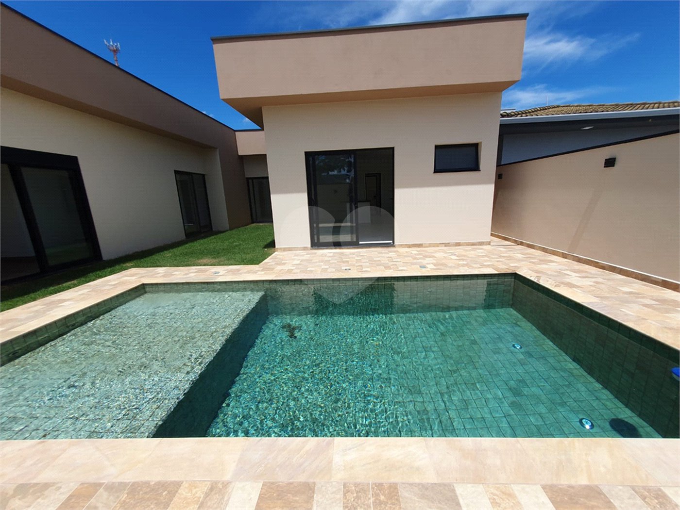 Casa à venda com 3 suítes no condomínio Via Castelli, Louveira - SP