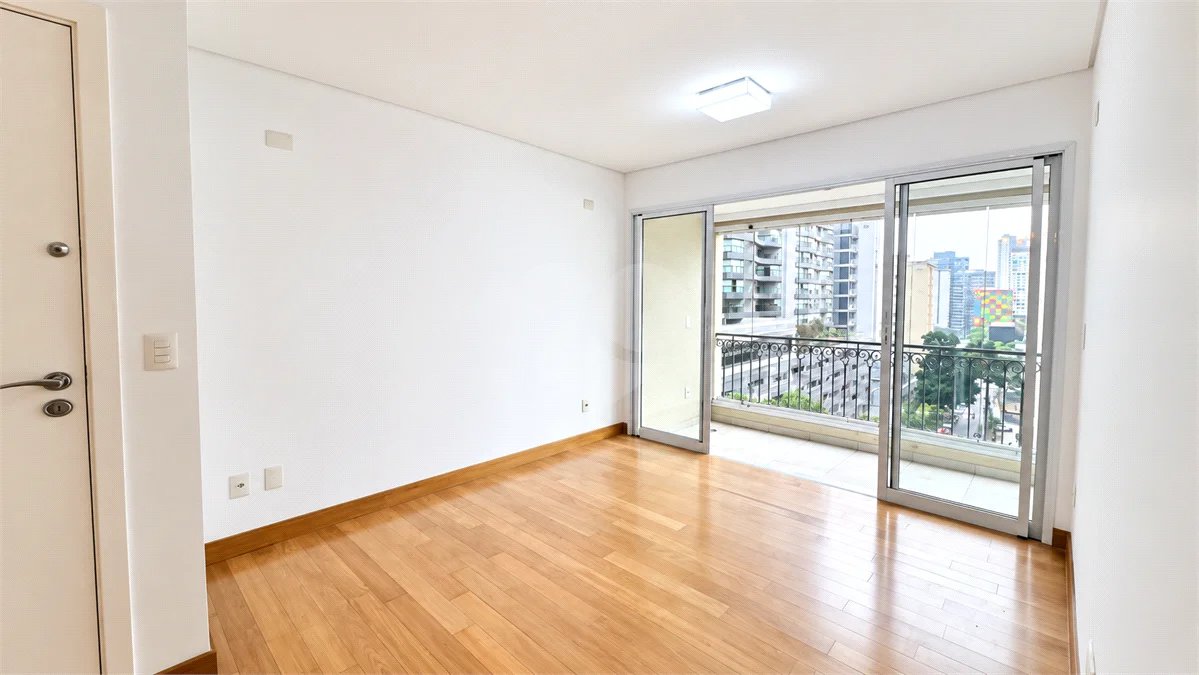 Apartamento à venda com 3 quartos, sendo 1 suíte, em Jardim das Acácias, São Paulo, SP