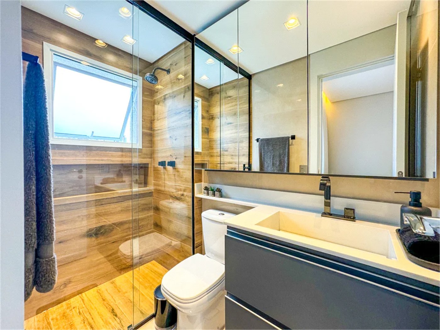 Apartamento à venda com 3 quartos, sendo 1 suíte,  em Vila Suzana, São Paulo, SP