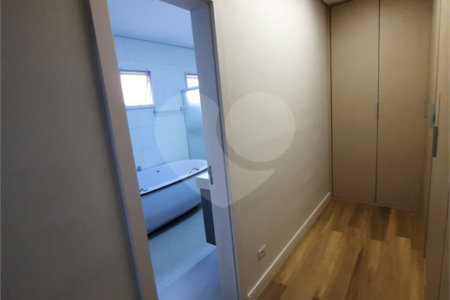 Casa à venda com 3 suítes no condomínio Ecovillagio, São Roque - SP