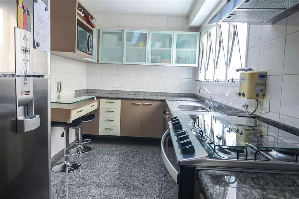 Apartamento à venda com 3 suítes em Real Parque, São Paulo, SP