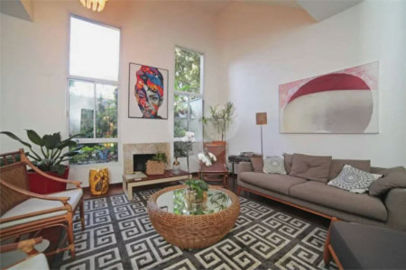 Casa à venda ou para alugar com 5 quartos, sendo 3 suítes, no condomínio Villa Florida, São Paulo - SP