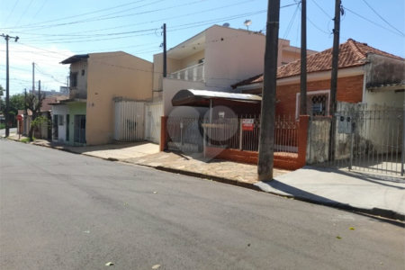Casa com 2 dormitórios à Venda no Jardim Brasil