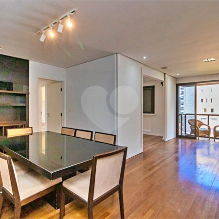 Apartamento à venda com 3 quartos, sendo 1 suíte, em Vila Olímpia, São Paulo, SP