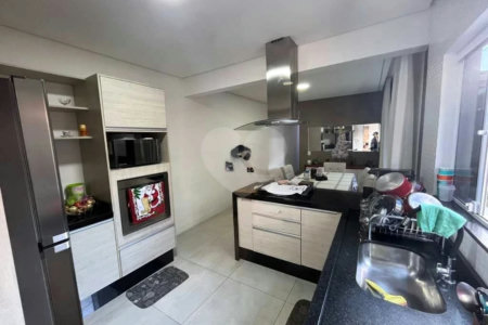 Sobrado à venda com 3 quartos, sendo 1 suíte,  em Vila Nova Cintra, Mogi das Cruzes, SP