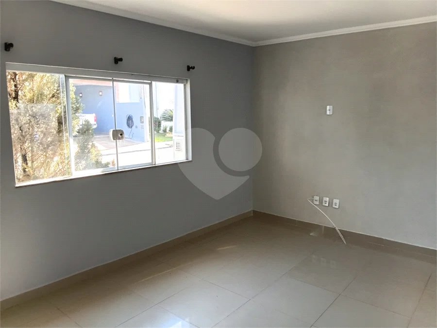 Casa à venda com 3 quartos, sendo 1 suíte,  no condomínio Residencial Eldorado, São Carlos - SP