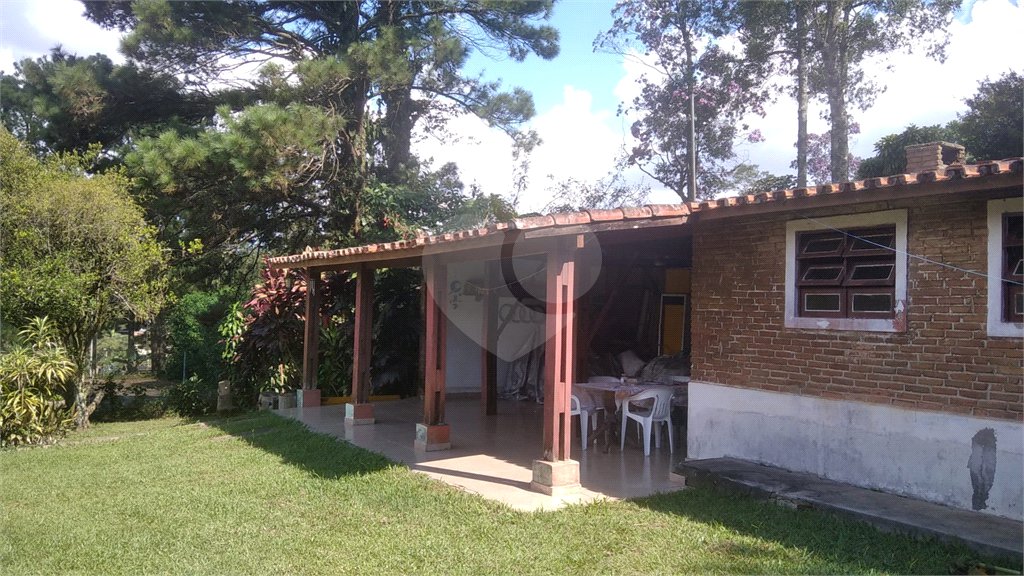 Casa à venda com 5 quartos, sendo 3 suítes, no condomínio Alpes da Cantareira, Mairiporã - SP