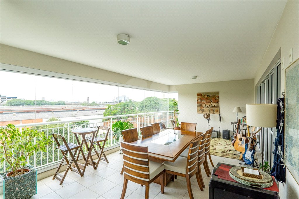 Apartamento à venda com 3 suítes em Santo Amaro, São Paulo, SP