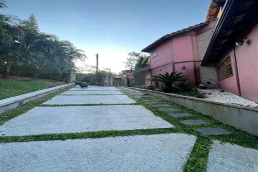 Casa à venda com 3 quartos, sendo 1 suíte,  no condomínio Alpes da Cantareira, Mairiporã - SP