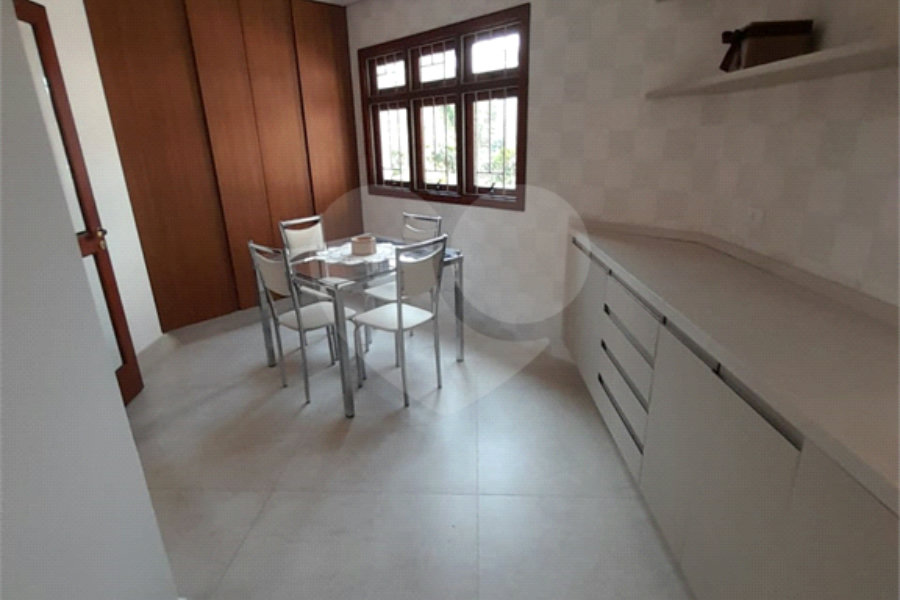 3 AMPLAS SUITES MAIS ECRITORIO MUITO VERDE E AMPLO QUINTAL