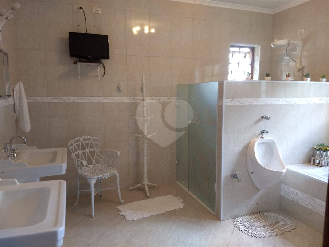 Casa à venda com 4 quartos, sendo 2 suítes, em Vila Petrópolis, Atibaia, SP
