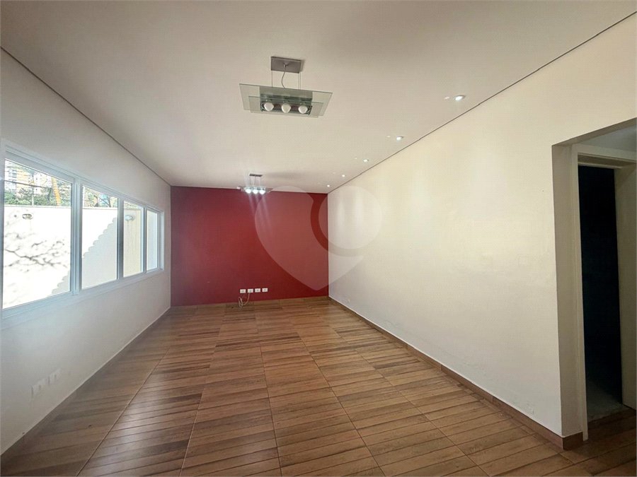 Casa Térrea à venda com 3 quartos, sendo 1 suíte, em Alto da Boa Vista, São Paulo, SP