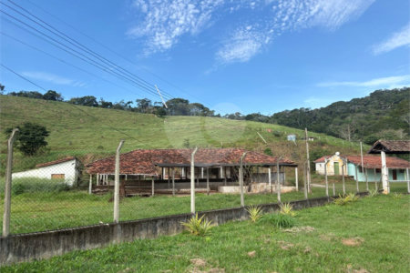 Sítio à venda com 3 quartos, sendo 1 suíte, no Centro, Guararema, SP