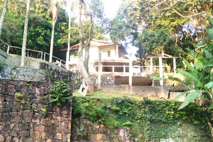 Casa à venda com 6 quartos, sendo 1 suíte, no condomínio Associação Reserva das Hortênsias, Mairiporã - SP