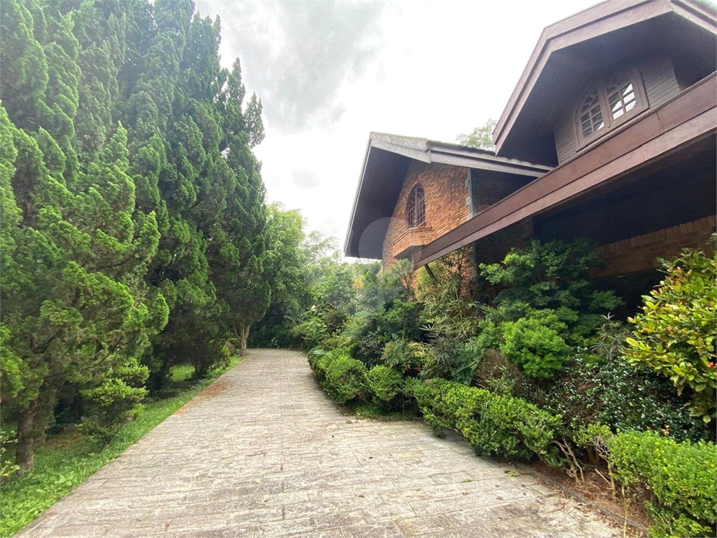 Casa à venda ou para alugar com 5 quartos, sendo 3 suítes,  em Fazenda Morumbi, São Paulo, SP