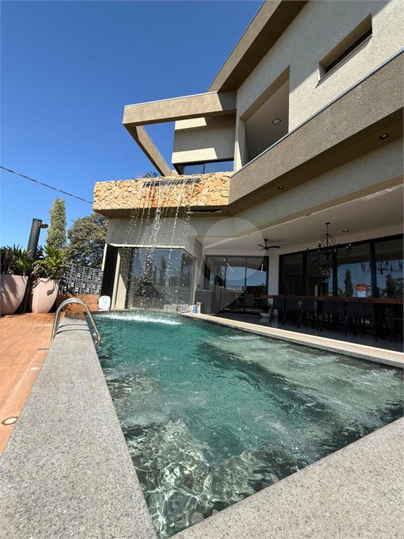Casa à venda com 5 quartos, sendo 4 suítes,  em Village do Lago, Três Lagoas, MS