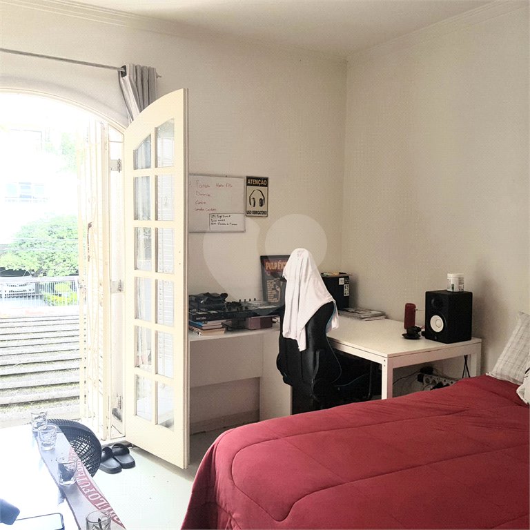 Sobrado à venda com 4 quartos, sendo 2 suítes, em Jardim Leonor, São Paulo, SP