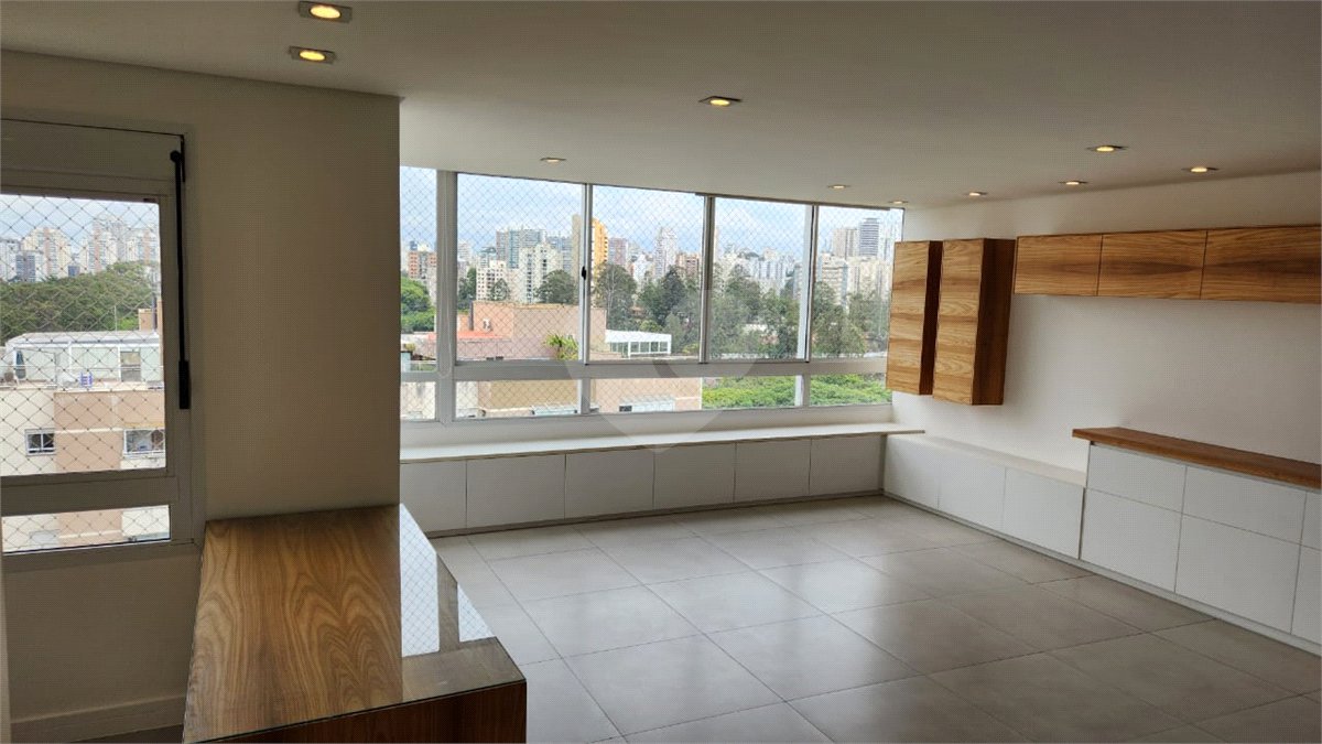 Apartamento à venda com 3 quartos, sendo 2 suítes,  em Paraíso do Morumbi, São Paulo, SP
