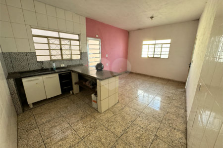 Sobrado à venda com 3 quartos em Vila Maciel, Itapetininga, SP