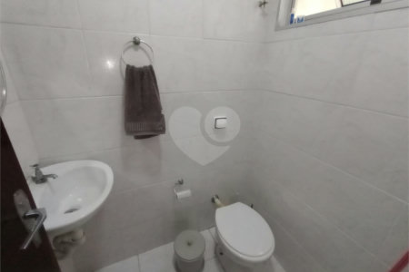 Sobrado à venda com 4 quartos, sendo 1 suíte,  em Jardim Prudência, São Paulo, SP