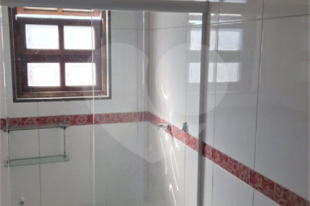 Sobrado para alugar com 4 quartos, sendo 3 suítes, em Vila Nivi, São Paulo, SP