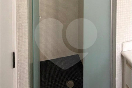 Apartamento à venda com 3 quartos, sendo 1 suíte,  em Moema, São Paulo, SP