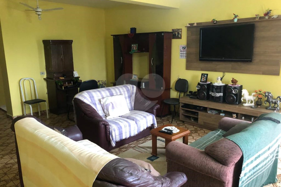 Sobrado à venda com 4 quartos, sendo 1 suíte, em Serra da Cantareira, Mairiporã, SP