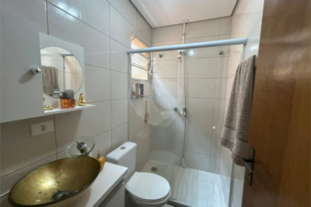 Sobrado à venda com 6 quartos, sendo 1 suíte,  em Vila do Encontro, São Paulo, SP
