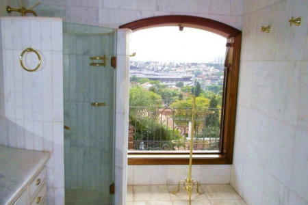 Sobrado à venda com 4 quartos, sendo 2 suítes, em Jardim Leonor, São Paulo, SP