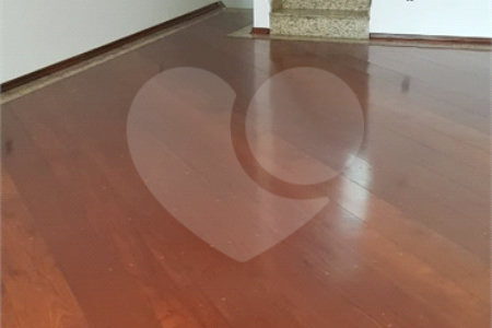Sobrado à venda com 4 quartos, sendo 1 suíte,  em Olímpico, São Caetano do Sul, SP
