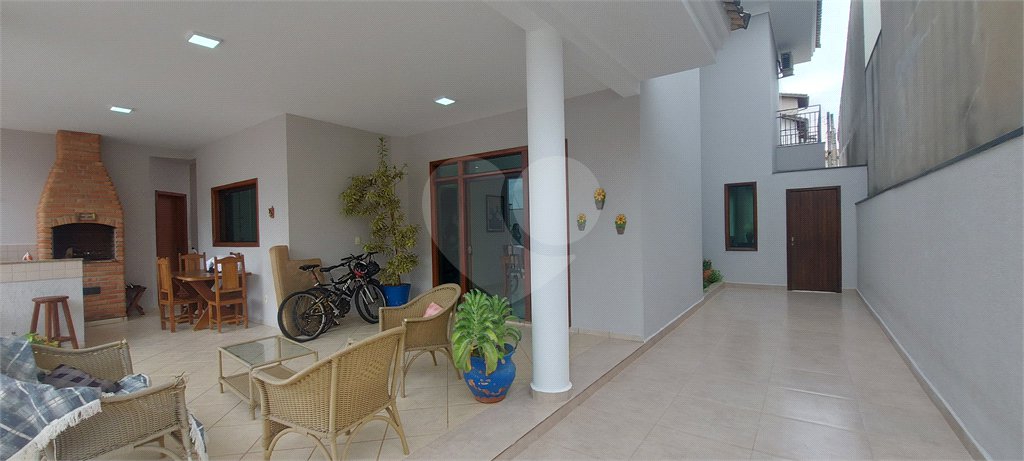 Sobrado à venda com 3 quartos, sendo 1 suíte, em Jardim Santa Rosália, Sorocaba, SP