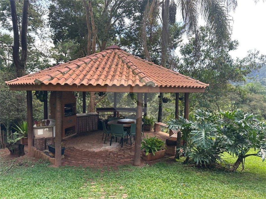 Casa à venda com 4 quartos, sendo 2 suítes,  no condomínio Chacara Marques, Santana de Parnaíba - SP