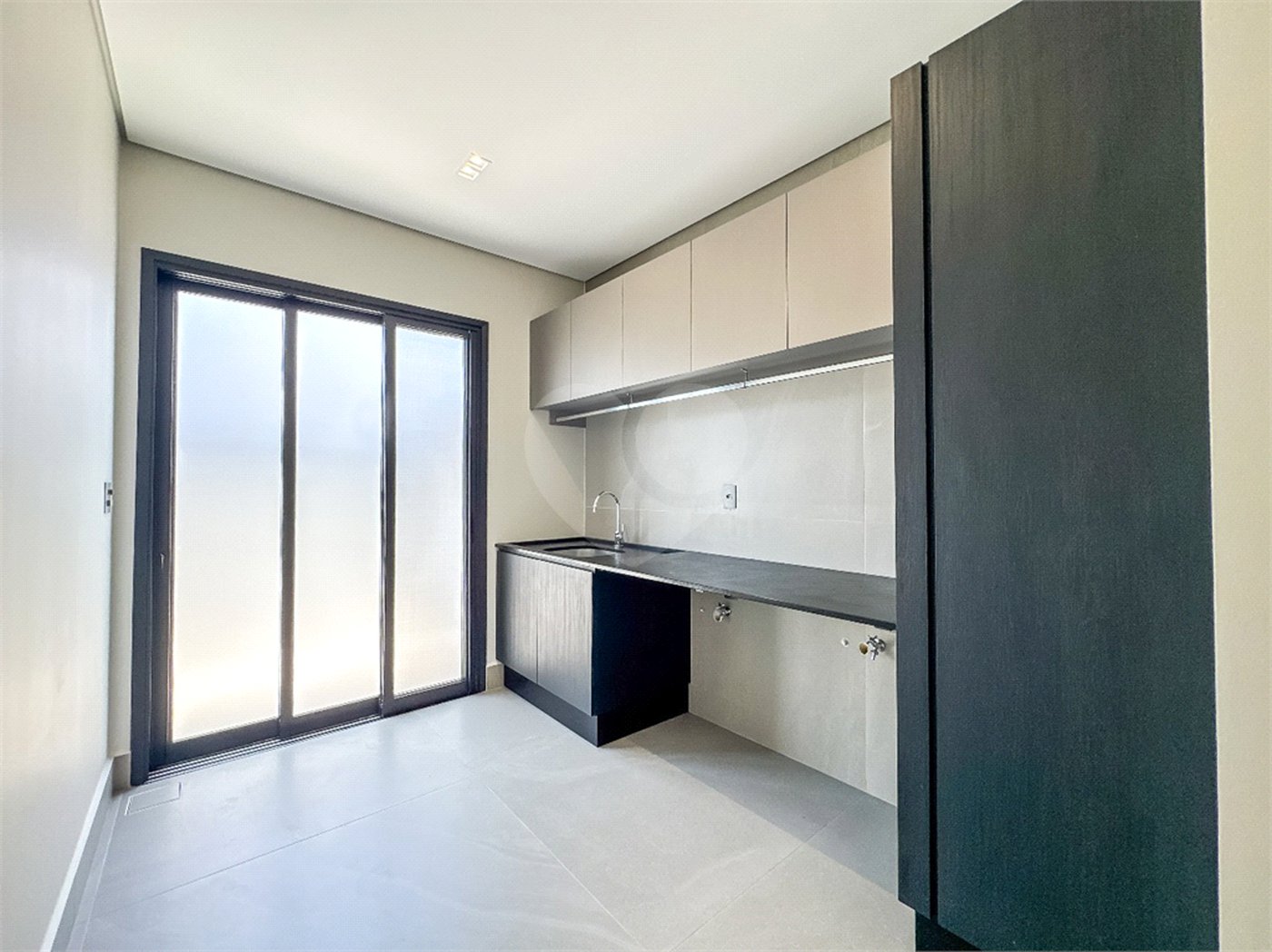 Casa à venda com 3 suítes no condomínio Villa dos Pinheiros, Indaiatuba - SP