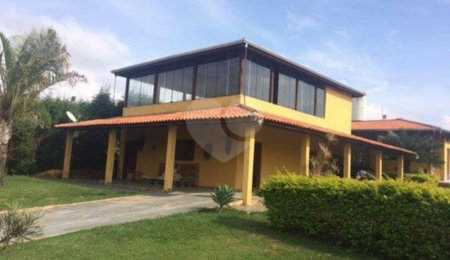 Casa à venda com 6 quartos, sendo 4 suítes,  no condomínio Cond Riacho Fundo, Araçoiaba da Serra - SP