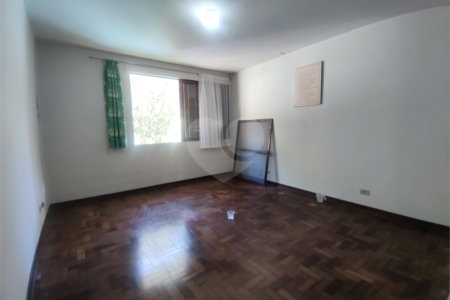 Sobrado à venda com 4 quartos, sendo 2 suítes, em Chácara Monte Alegre, São Paulo, SP